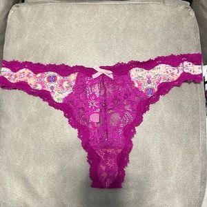 Brand New thong Victoria’s Secret size M, never been worn